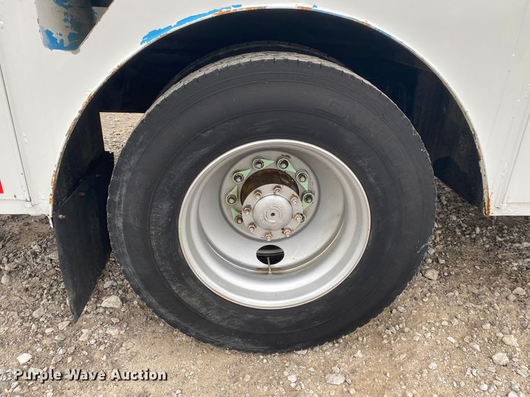 image for item JN9126 2005 Freightliner FL70  utility / service truck