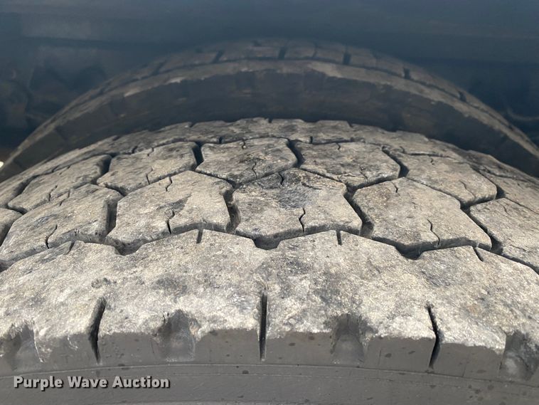 image for item JN9126 2005 Freightliner FL70  utility / service truck