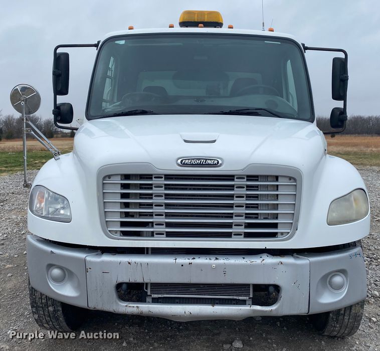 image for item JN9130 2007 Freightliner Business Class M2  street sweeper truck