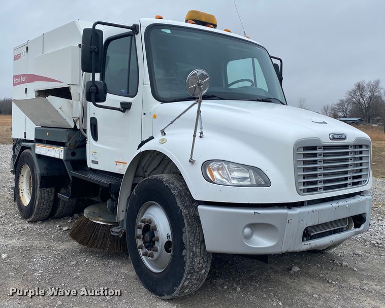 image for item JN9130 2007 Freightliner Business Class M2  street sweeper truck