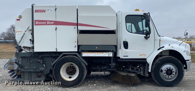 image for item JN9130 2007 Freightliner Business Class M2  street sweeper truck
