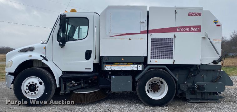 image for item JN9130 2007 Freightliner Business Class M2  street sweeper truck