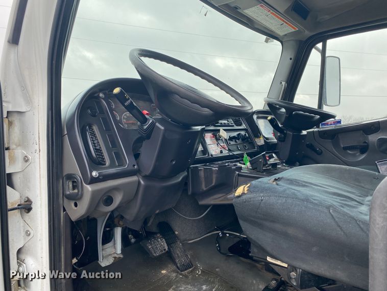 image for item JN9130 2007 Freightliner Business Class M2  street sweeper truck