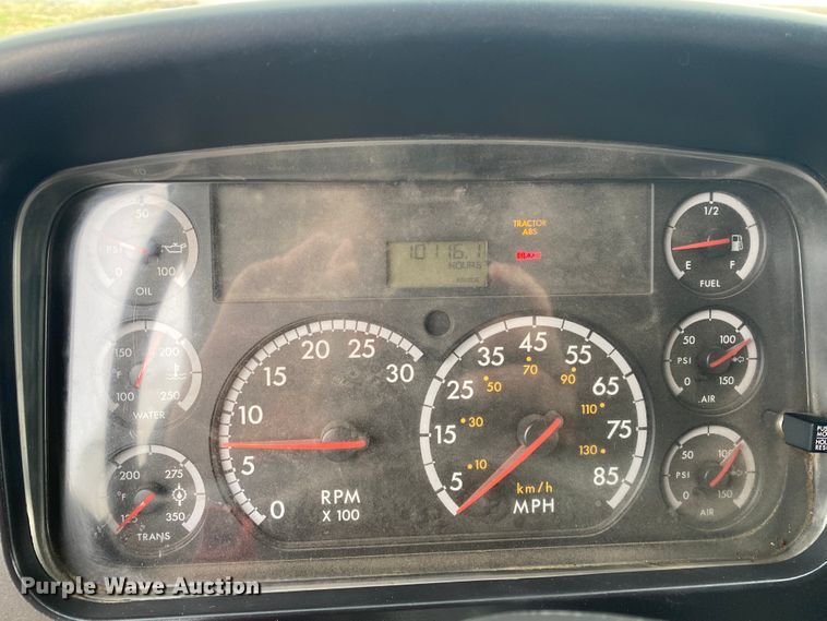 image for item JN9130 2007 Freightliner Business Class M2  street sweeper truck