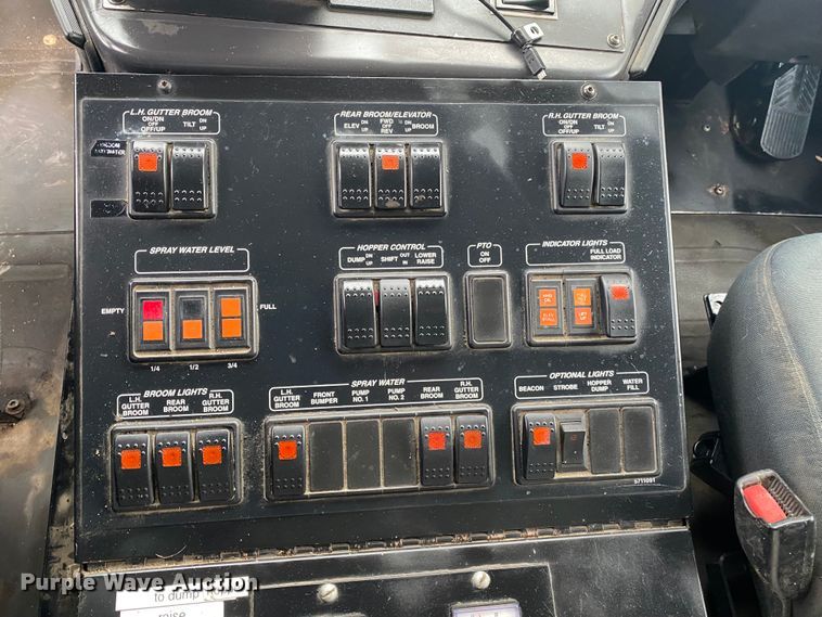 image for item JN9130 2007 Freightliner Business Class M2  street sweeper truck