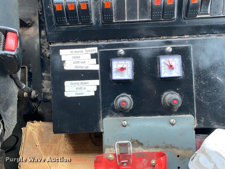 image for item JN9130 2007 Freightliner Business Class M2  street sweeper truck