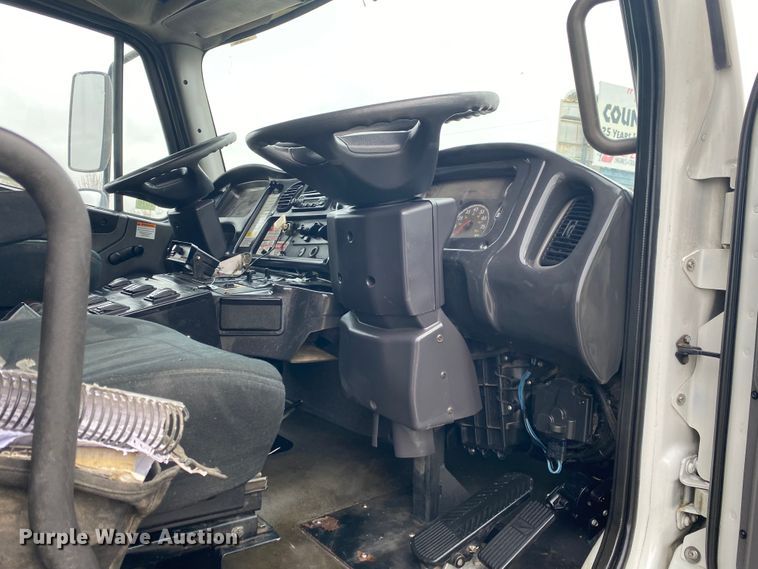 image for item JN9130 2007 Freightliner Business Class M2  street sweeper truck