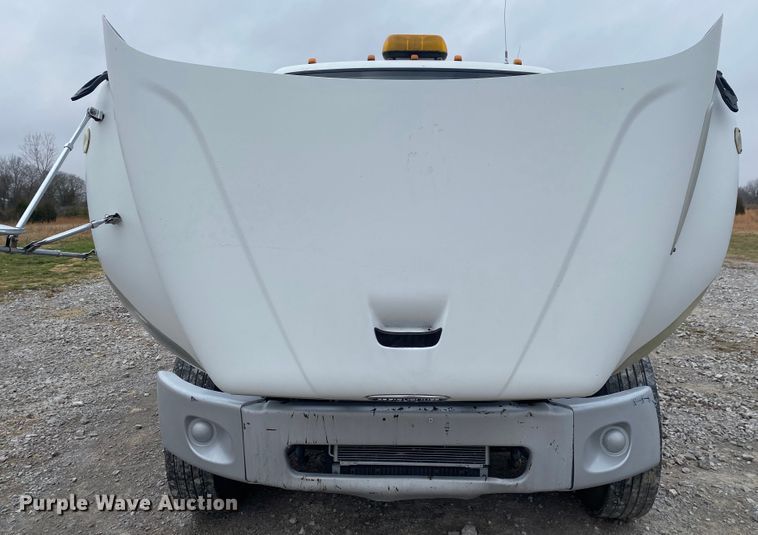 image for item JN9130 2007 Freightliner Business Class M2  street sweeper truck