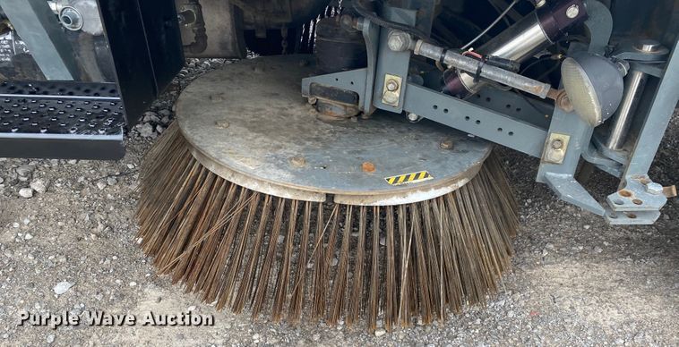 image for item JN9130 2007 Freightliner Business Class M2  street sweeper truck