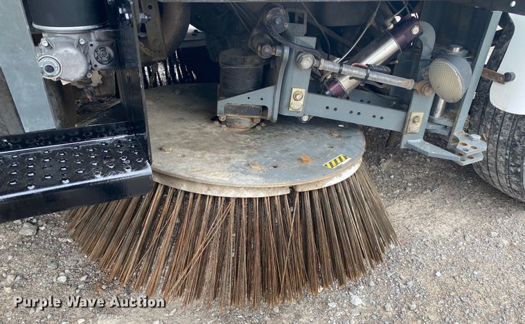 image for item JN9130 2007 Freightliner Business Class M2  street sweeper truck