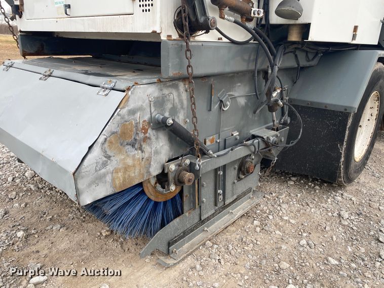 image for item JN9130 2007 Freightliner Business Class M2  street sweeper truck