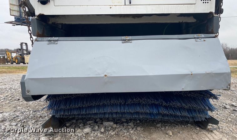 image for item JN9130 2007 Freightliner Business Class M2  street sweeper truck