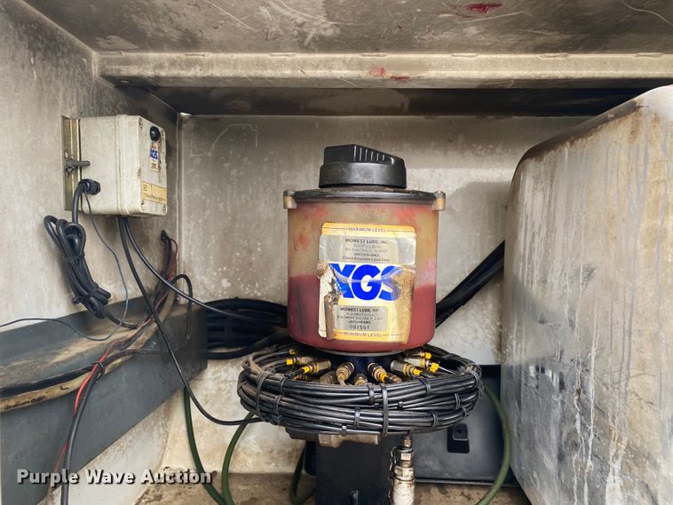 image for item JN9130 2007 Freightliner Business Class M2  street sweeper truck