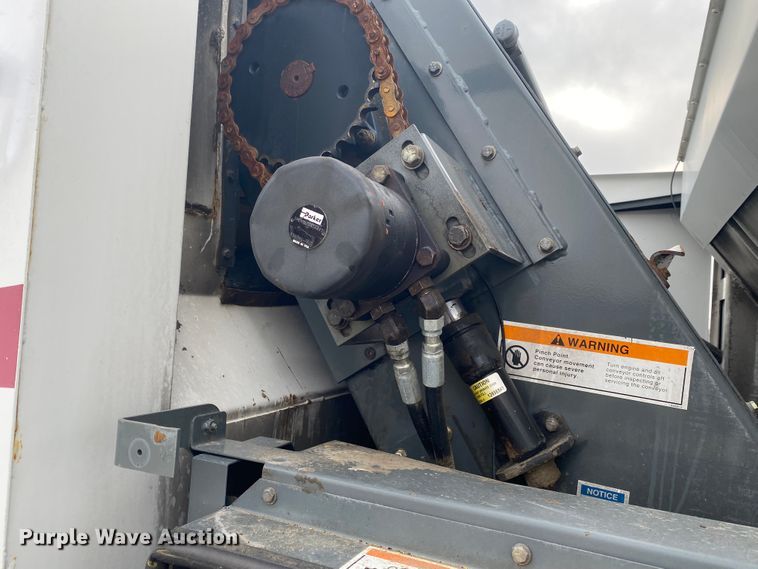 image for item JN9130 2007 Freightliner Business Class M2  street sweeper truck