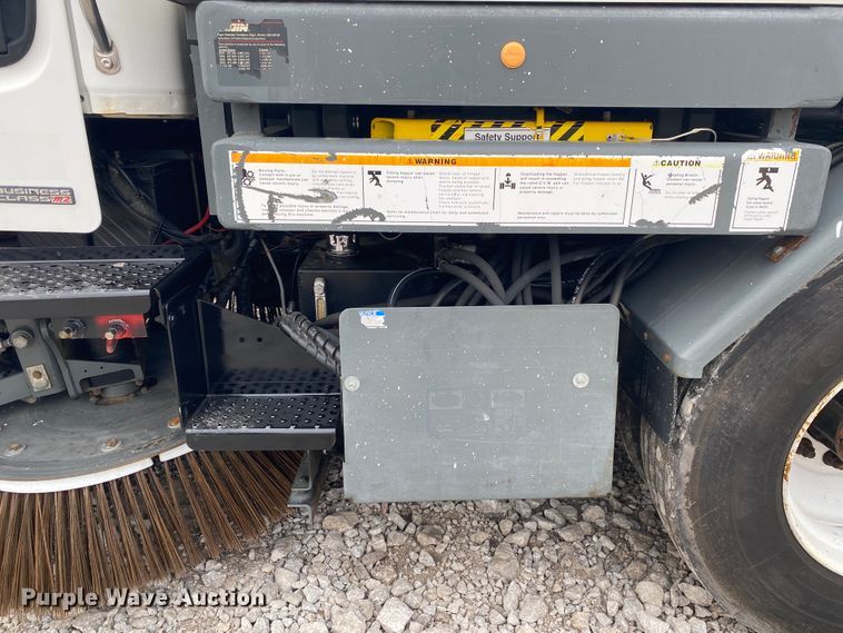 image for item JN9130 2007 Freightliner Business Class M2  street sweeper truck