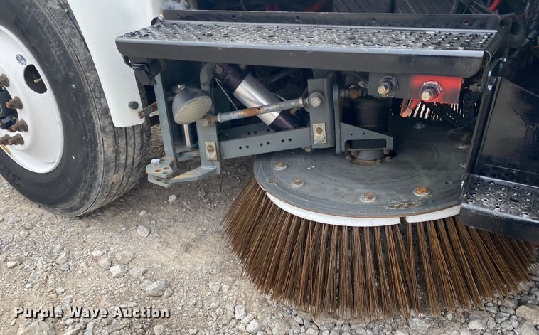 image for item JN9130 2007 Freightliner Business Class M2  street sweeper truck