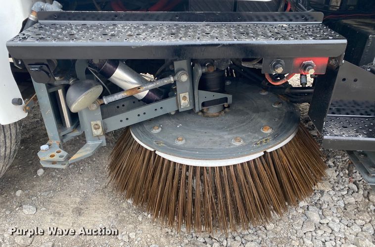 image for item JN9130 2007 Freightliner Business Class M2  street sweeper truck