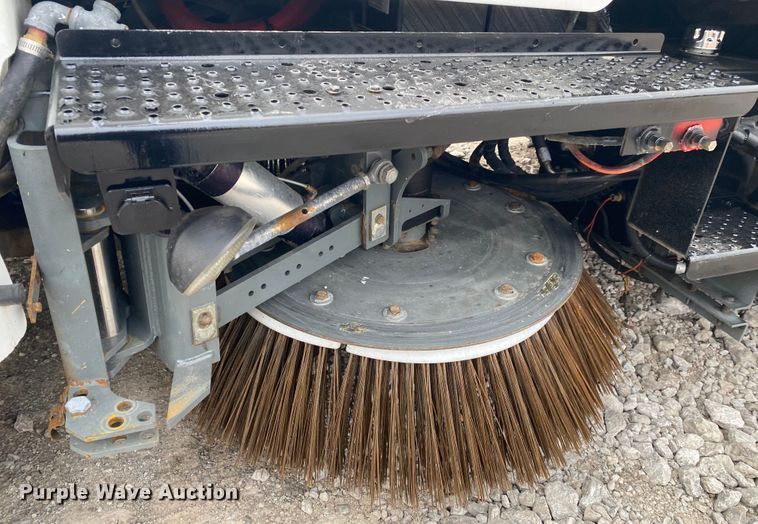 image for item JN9130 2007 Freightliner Business Class M2  street sweeper truck