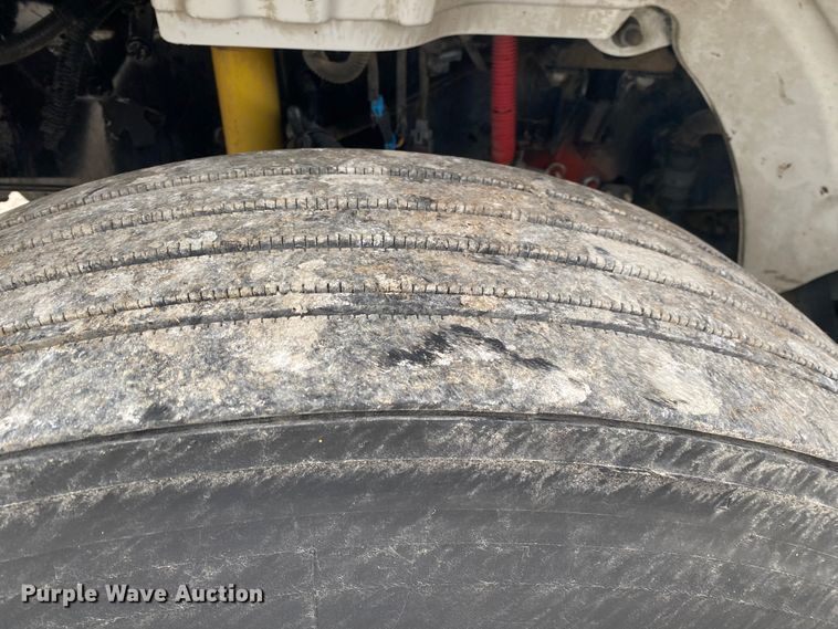 image for item JN9130 2007 Freightliner Business Class M2  street sweeper truck