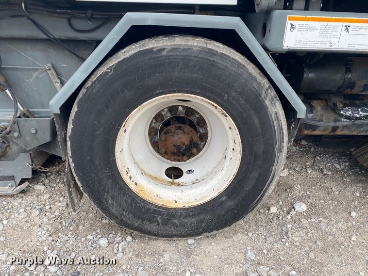 image for item JN9130 2007 Freightliner Business Class M2  street sweeper truck