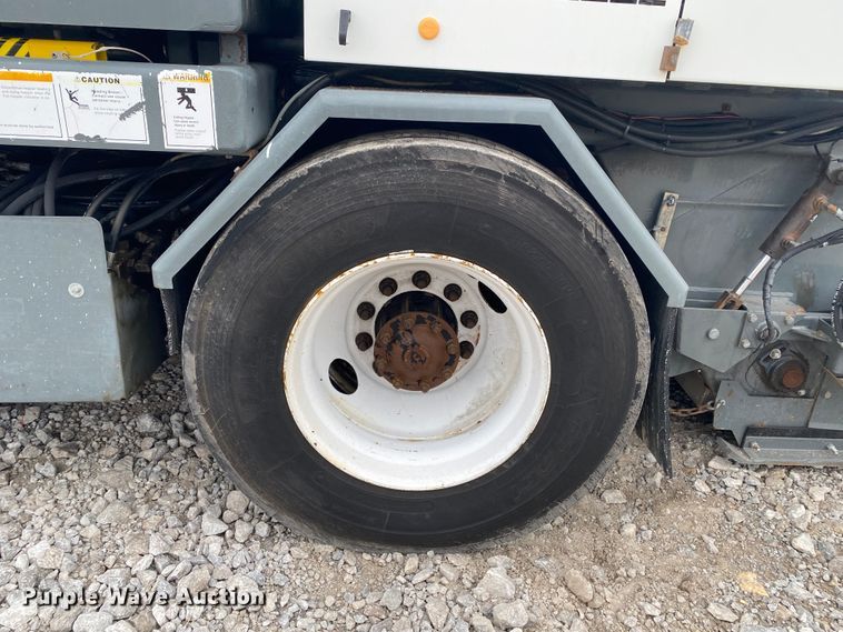 image for item JN9130 2007 Freightliner Business Class M2  street sweeper truck