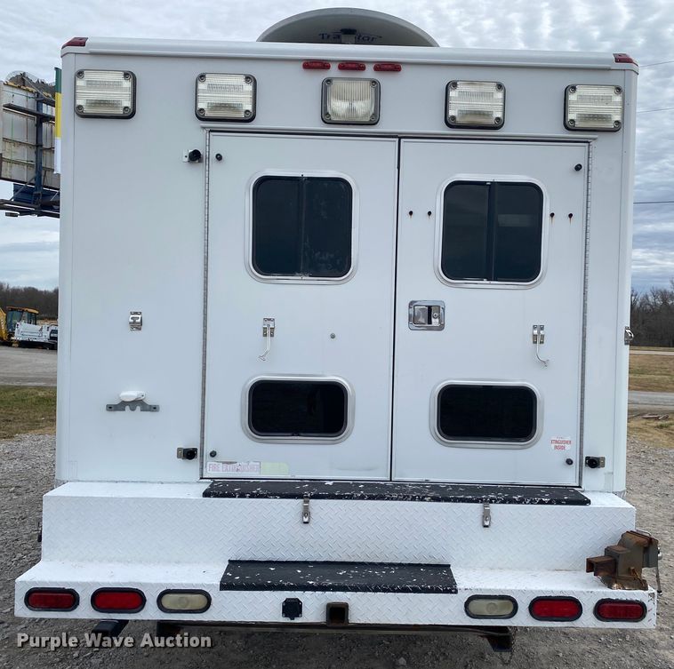 image for item JN9143 2006 Ford F550 Super Duty XL  box truck