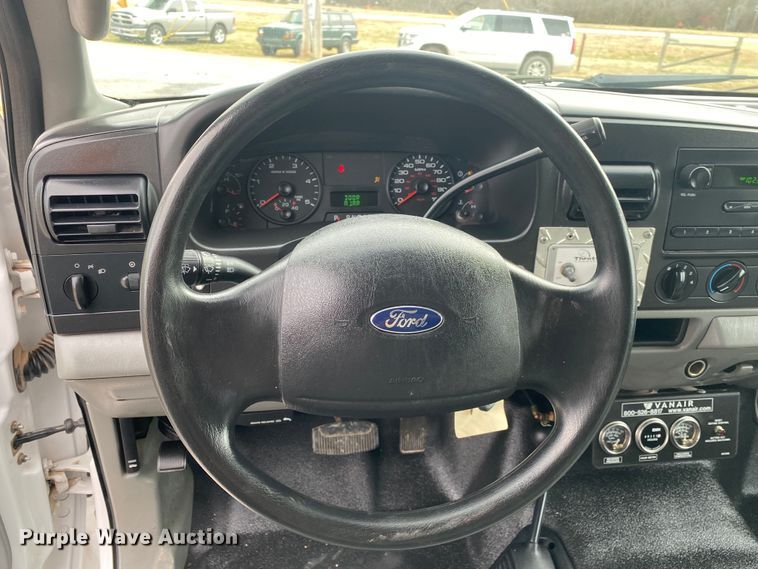 image for item JN9143 2006 Ford F550 Super Duty XL  box truck