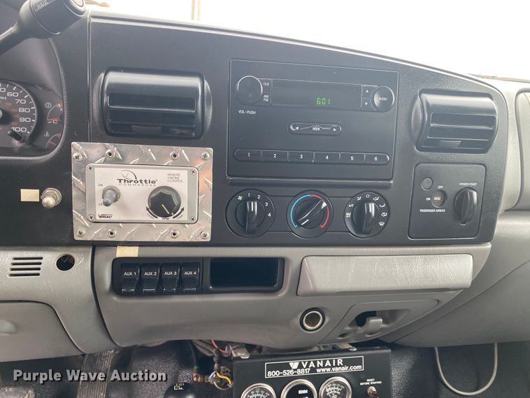 image for item JN9143 2006 Ford F550 Super Duty XL  box truck