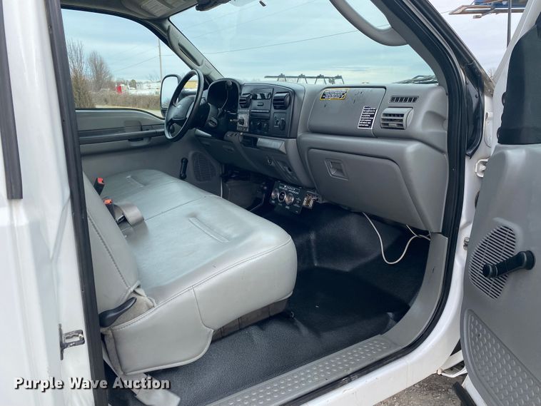 image for item JN9143 2006 Ford F550 Super Duty XL  box truck