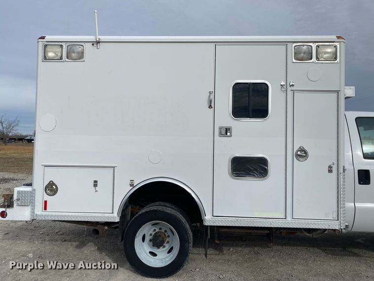 image for item JN9143 2006 Ford F550 Super Duty XL  box truck