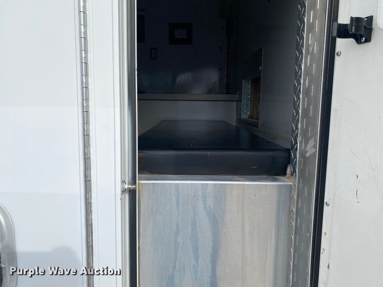 image for item JN9143 2006 Ford F550 Super Duty XL  box truck