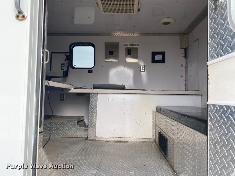 image for item JN9143 2006 Ford F550 Super Duty XL  box truck