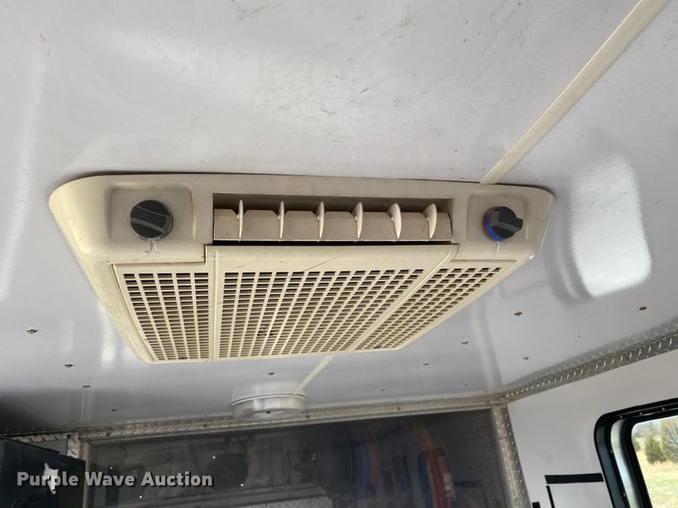 image for item JN9143 2006 Ford F550 Super Duty XL  box truck