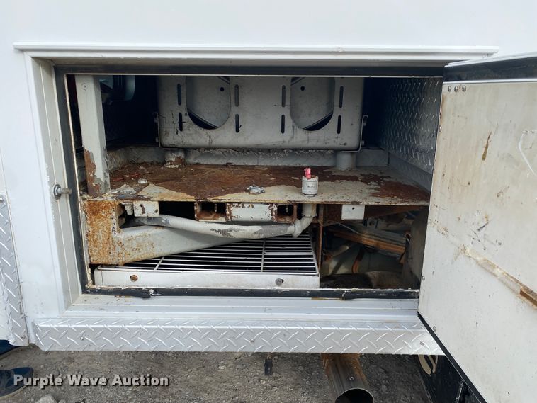 image for item JN9143 2006 Ford F550 Super Duty XL  box truck