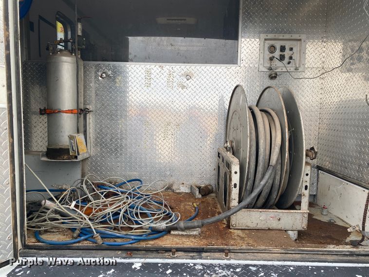 image for item JN9143 2006 Ford F550 Super Duty XL  box truck