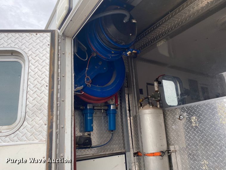 image for item JN9143 2006 Ford F550 Super Duty XL  box truck