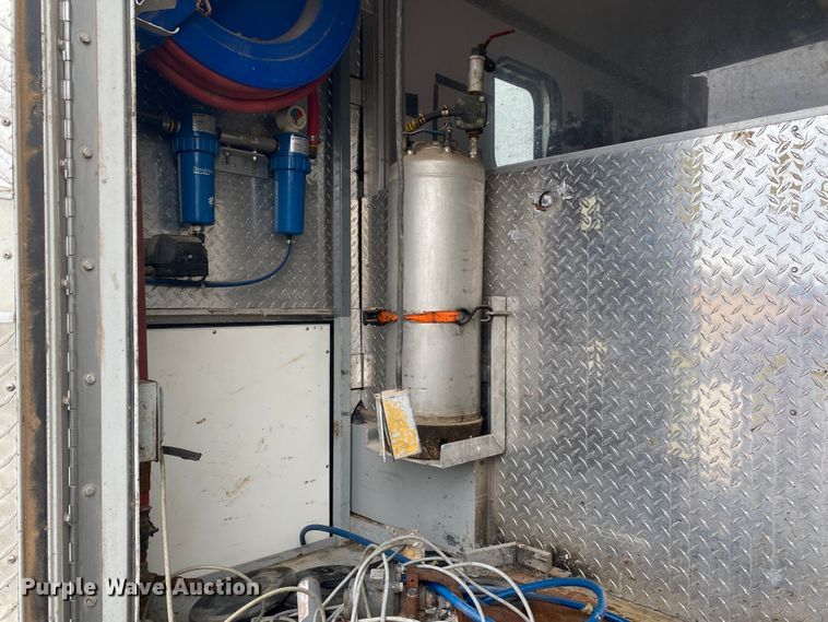 image for item JN9143 2006 Ford F550 Super Duty XL  box truck