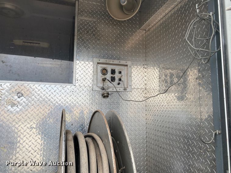 image for item JN9143 2006 Ford F550 Super Duty XL  box truck