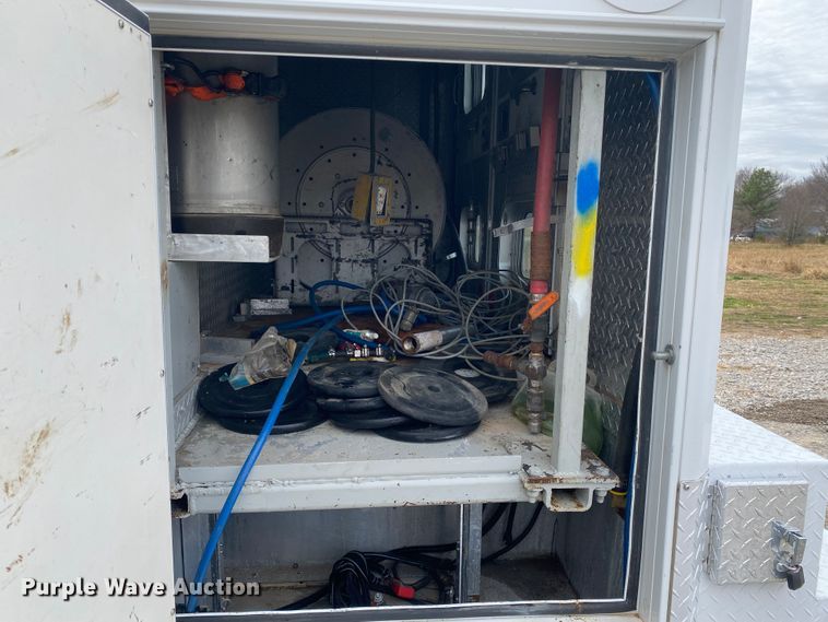 image for item JN9143 2006 Ford F550 Super Duty XL  box truck