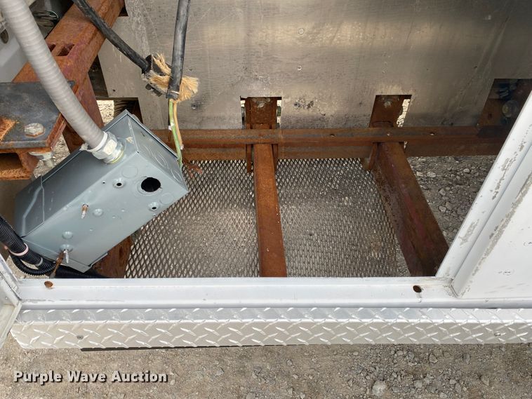 image for item JN9143 2006 Ford F550 Super Duty XL  box truck