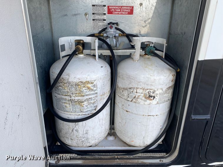 image for item JN9150 2008 Newmar X-Aire  toy hauler camper