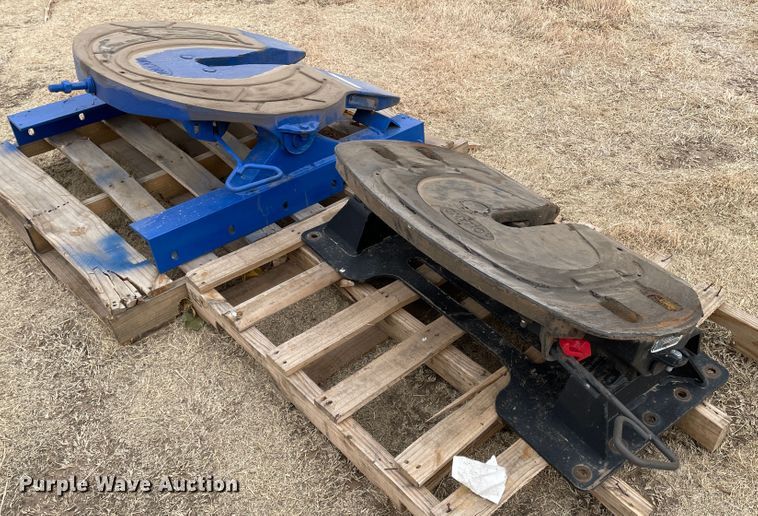 image for item JX9879 (2) fifth wheel plates