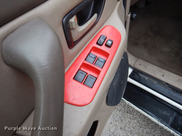 image for item KH9041 2003 Toyota Sequoia  SUV