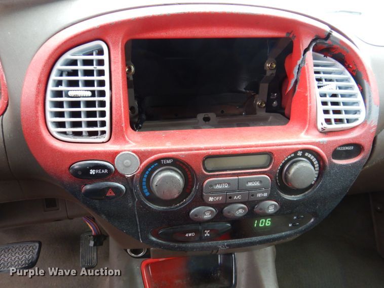 image for item KH9041 2003 Toyota Sequoia  SUV