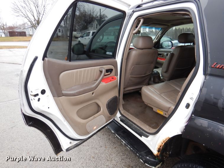 image for item KH9041 2003 Toyota Sequoia  SUV