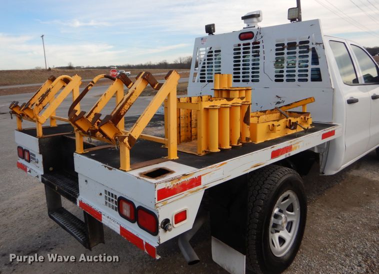 image for item KH9866 2015 Chevrolet Silverado 1500  Double Cab flatbed pickup truck