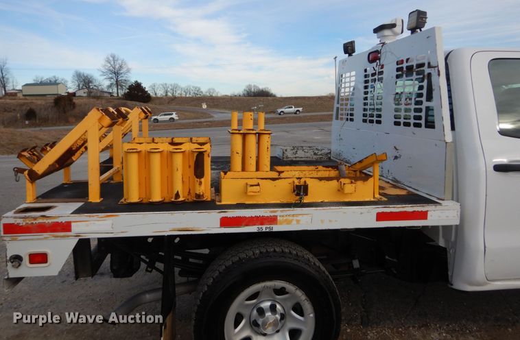 image for item KH9866 2015 Chevrolet Silverado 1500  Double Cab flatbed pickup truck