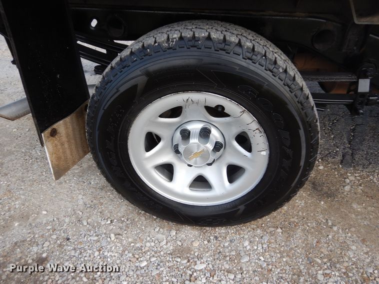 image for item KH9866 2015 Chevrolet Silverado 1500  Double Cab flatbed pickup truck