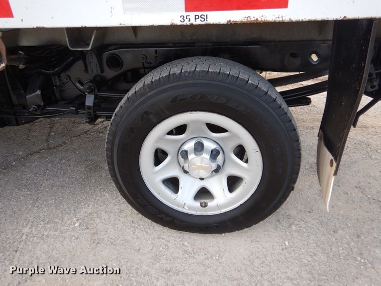 image for item KH9866 2015 Chevrolet Silverado 1500  Double Cab flatbed pickup truck