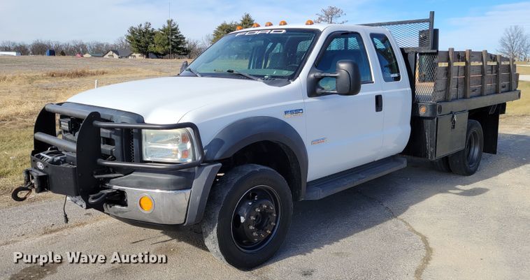 image for item KH9871 2007 Ford F550 Super Duty XL  SuperCab flatbed truck